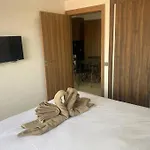 Appartement Plaisant Et Bien Equipe Avec Piscine