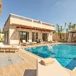 Villa Leila,Piscine , Grand Jardin, Jeux , Cuisiniere