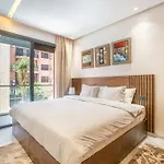 Peaceful Living: Chic Apartment, Prime Location