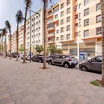 Peaceful Living: Chic Apartment, Prime Location