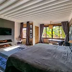 Villa Avec Gouvernante Et 2 Piscines Dont Une Chauffee Dans Domaine Securise