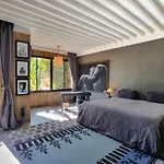 Villa Avec Gouvernante Et 2 Piscines Dont Une Chauffee Dans Domaine Securise