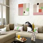 Charming Downtown Apartment For 8: Cozy Elegance In The Heart Of The City