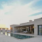 Villa S