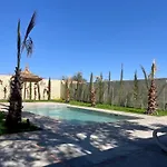 Villa Avec Piscine, Jardin Et Parking Prive Situee A 10 Minutes Du Centre De Marrakech - Ark Realty