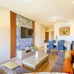 Luxurious Prestigia Golf Apt