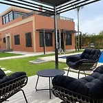 Villa Amele,Calme,Ensoleille,Piscine,Salle De Jeux