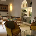 Riad Emberiza Sahari