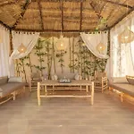 Villa Leila,Piscine , Grand Jardin, Jeux , Cuisiniere