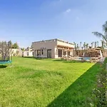 Villa Leila,Piscine , Grand Jardin, Jeux , Cuisiniere