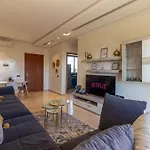 Luxury 2 Bedrooms Apartment