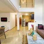 Charming 2-Bed Duplex In Downtown-Heart