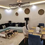 Appartement Avec Patio Et Jaccuzzi