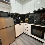 Cozy Apt With Top Amenities Near