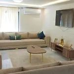 Un Elegant Duplex Au Coeur De Marrakech Avec Deux Piscines Et Un Espace Vert