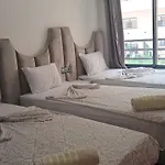 Un Elegant Duplex Au Coeur De Marrakech Avec Deux Piscines Et Un Espace Vert
