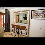 Lux Apt, Prime Location, Jacuzzi