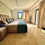 Exotic Vip Villa Family Only -Service Chambre,Billard,Ping-Pong,Piscine Privee -Chauffee Sur Demande-