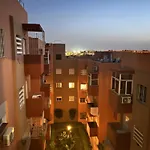 L\'Escapade Paisible Au Coucher De Soleil Et Parking
