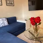 Stylish & Comfy Gem 5 Star Location Balcony