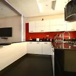 2 King Suites- Pool,Ac & Parking-Central Location