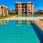 Un Elegant Appartement A Louer A Marrakech Avec Deux Piscines Et Une Situation En Centre Ville