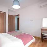 Spacious 2 Bedroom Flat With Wi-Fi, Pool And Parking