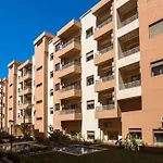 Spacious 2 Bedroom Flat With Wi-Fi, Pool And Parking