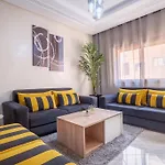 Spacious 2 Bedroom Flat With Wi-Fi, Pool And Parking
