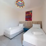 Cityscape Bliss Spacious & Sunny Apartment