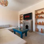 Cityscape Bliss Spacious & Sunny Apartment
