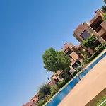 Beautiful Cozy Apartment With Pool