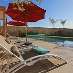 Villa Iris ,Moderne & Elegant Avec Piscine &Jardin