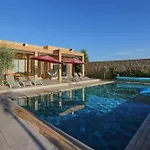 Villa Iris ,Moderne & Elegant Avec Piscine &Jardin
