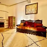 Charming Retreat Majorelle