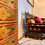 Charming Retreat Majorelle