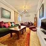 Charming Retreat Majorelle
