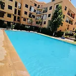 Confort Et Style Studio Chic Avec Piscine