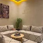 Cozy Apartment Near Airport