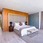 Luxury Villa Front Golf-Pool