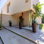 Luxury Villa Front Golf-Pool