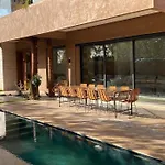 Sublime Villa Avec Ascenseur Piscine Chauffee