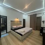 Villa S