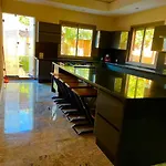 Villa Avec Piscine Et Jardin