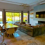 Villa Avec Piscine Et Jardin