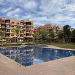 Cosy 2 Bedrooms City Center Flat Stay With 5 Pools