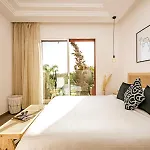 Modern Oasis With Waterpark