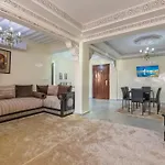 Elegant Apartment Downtown