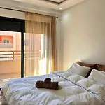 Superb Apartment In The Heart Of City With Pool