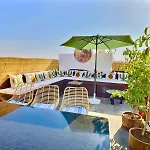 Riad Privatise Jusqu A 10 Personnes Avec 5 Suites Riad Avec Bassin Pres De La Celebre Place Jemaa El Fna